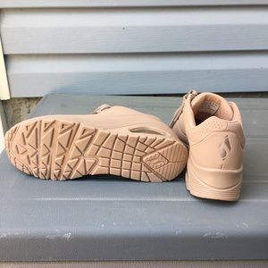 Women Skechers Uno - Stand On  Sizes 8.